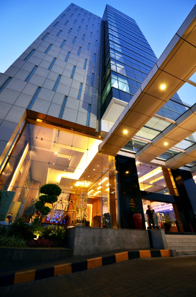 Gumaya Tower Hotel Semarang 2/73