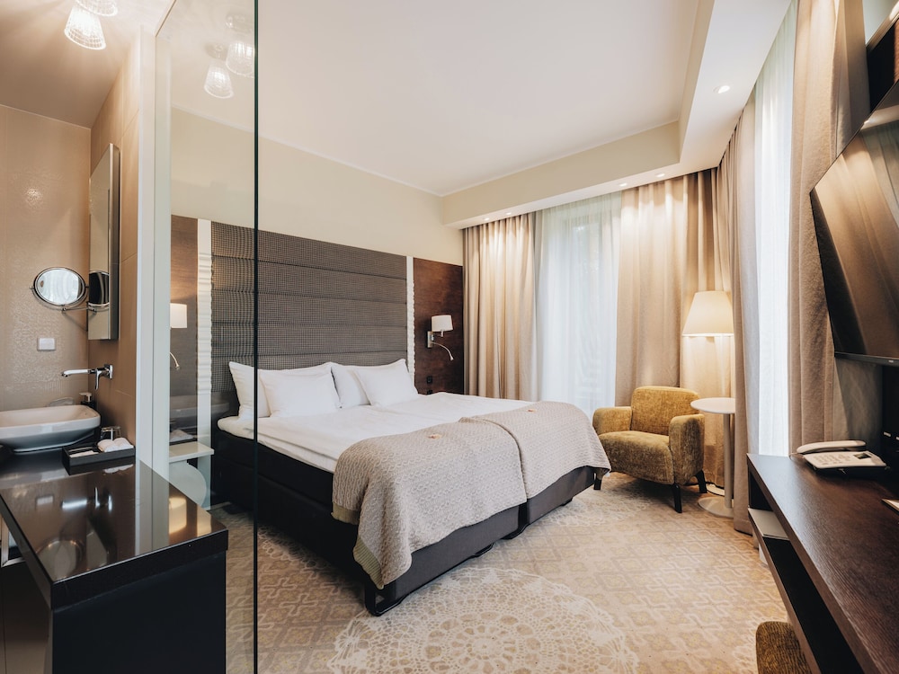 Lydia Hotel 23/70