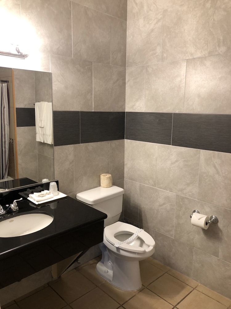 Garden Suite Hotel 9/56