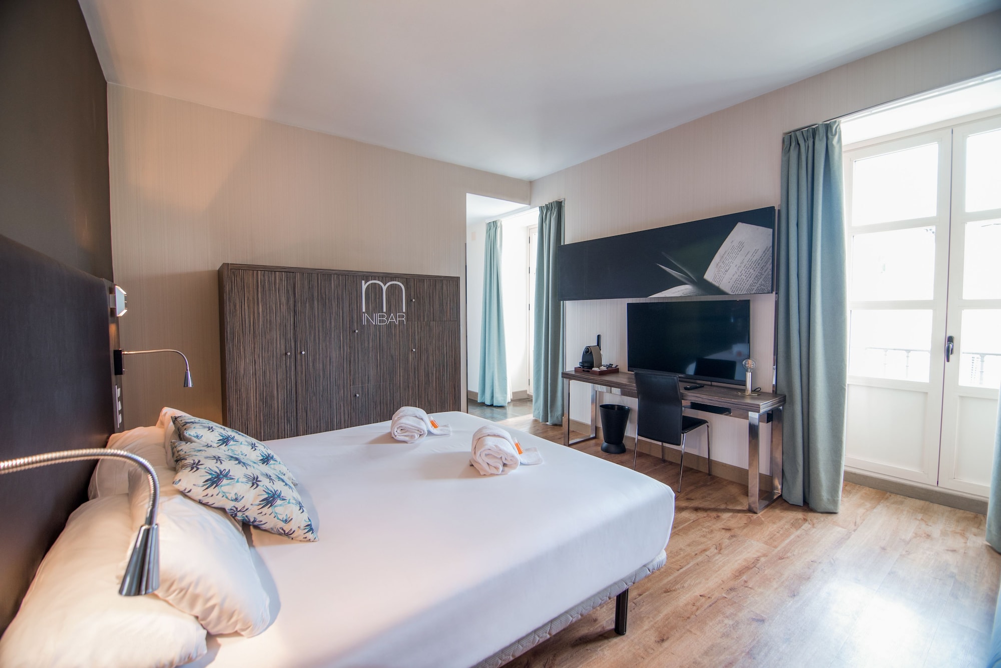 ROOM, QUADRUPLE