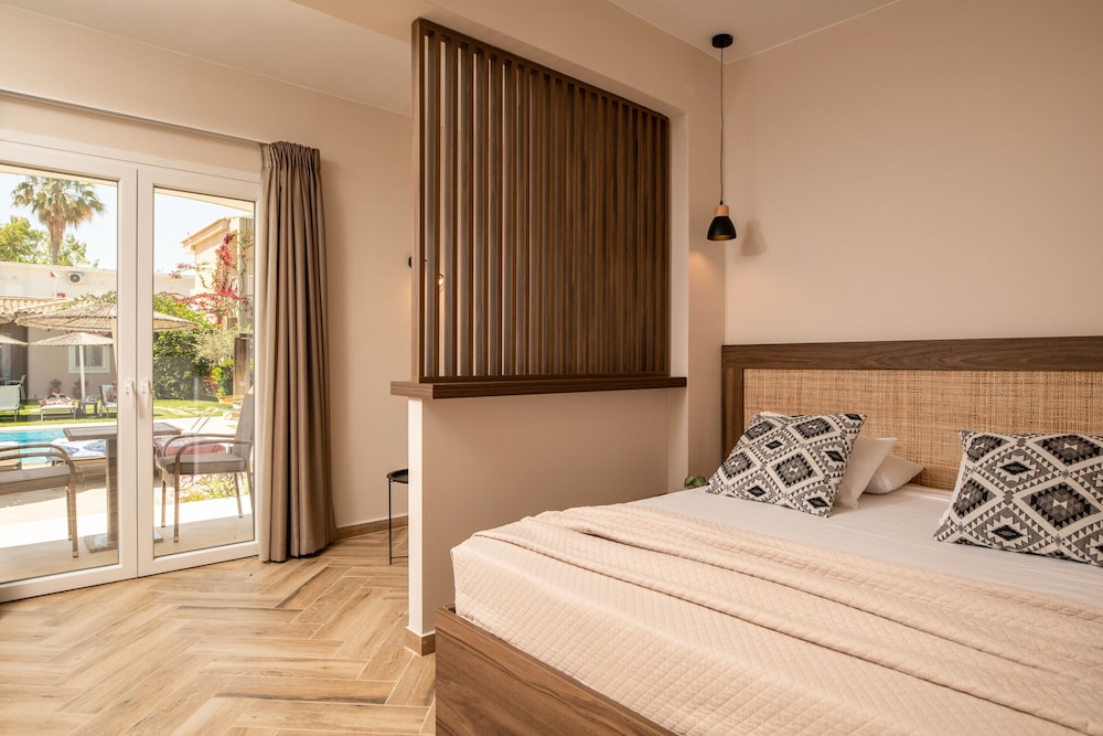 Aeolos Boutique Hotel & Suites 24/65