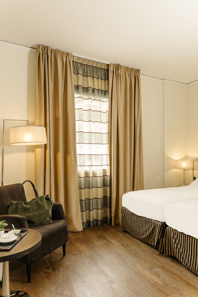 Hotel Cosmopolitan 12/42