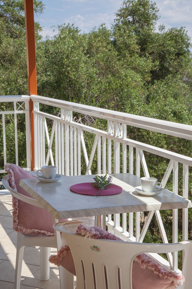 Brentanos Apartments - View Of Paradise 30/50
