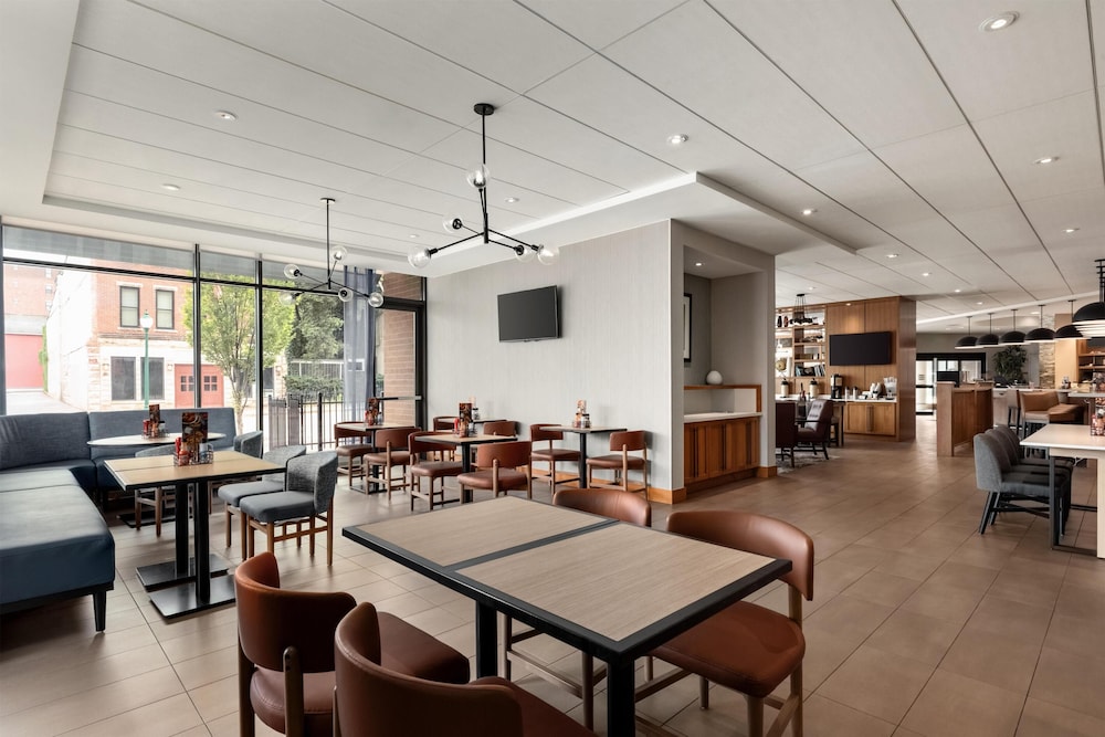 Hyatt Place Bloomington 49/64