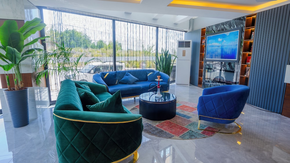 Luxury Airport Hotel 34/48
