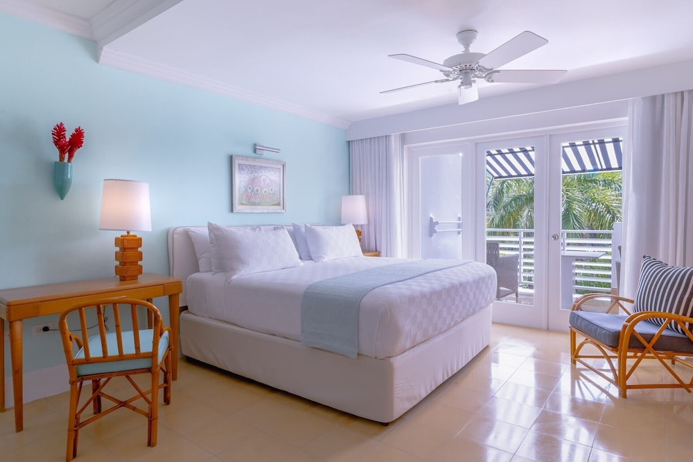 Couples Tower Isle - Adults Only 10/65