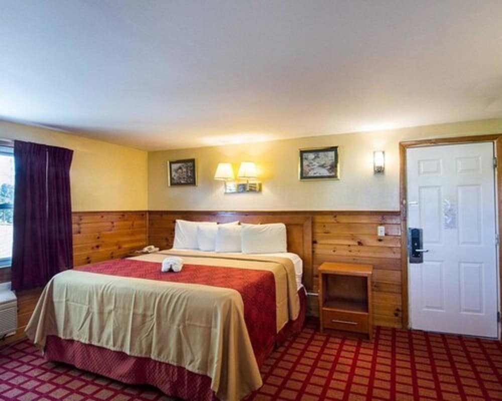 Econo Lodge West Yarmouth on Cape Cod 13/38