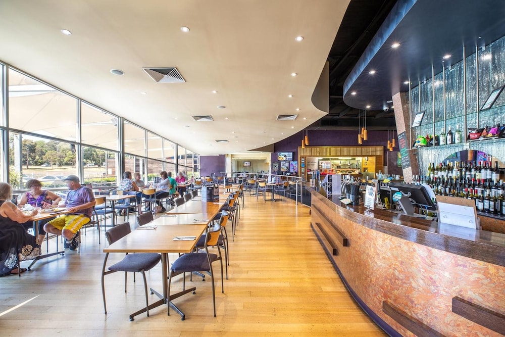 Sandown Park Hotel 27/42