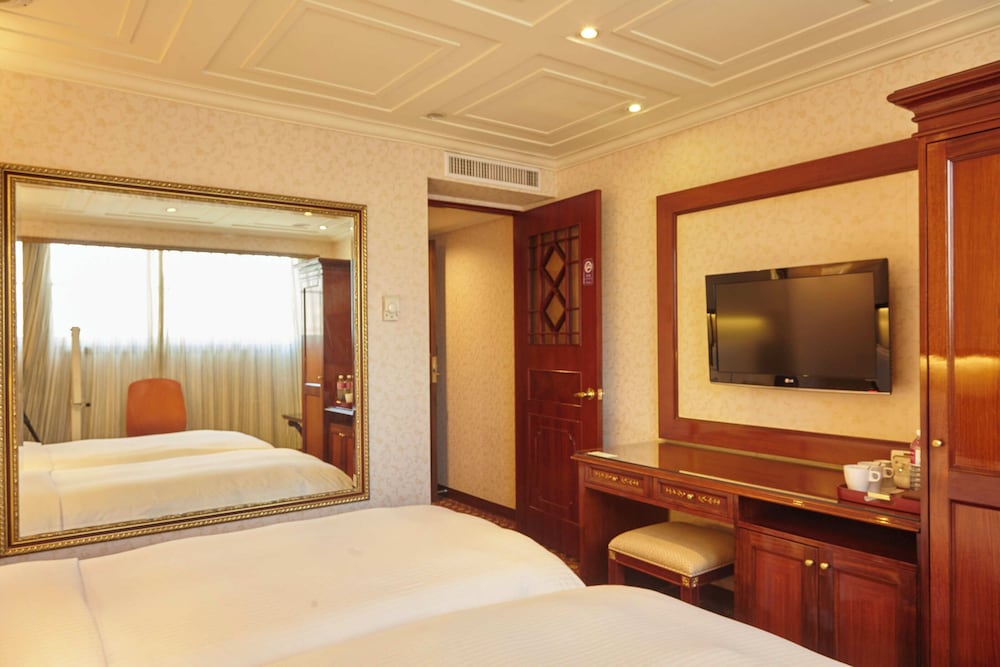 ROOM, TWIN BEDS