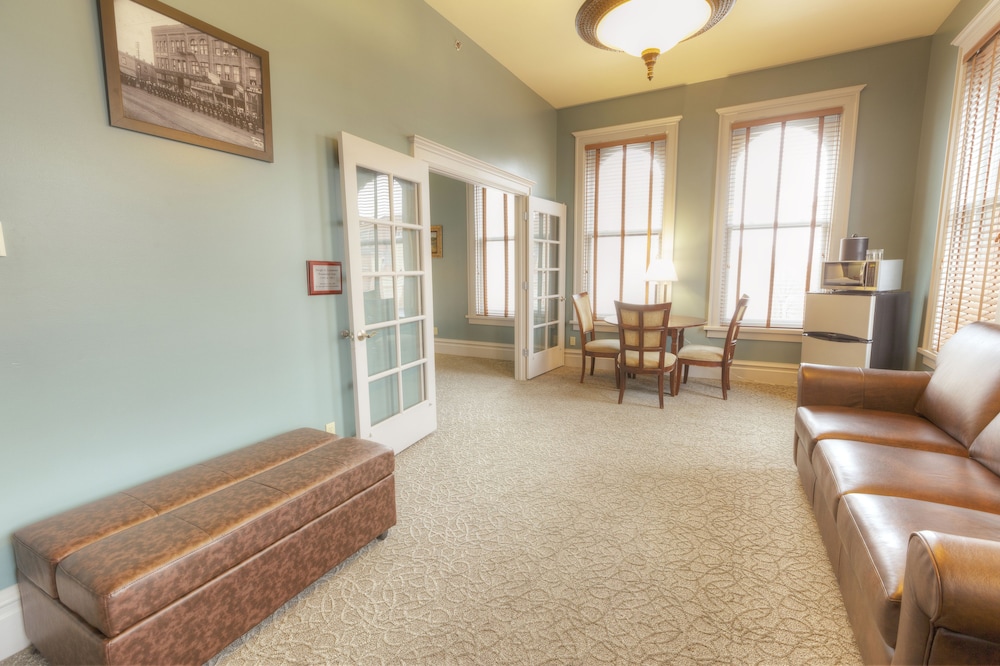 Montvale Hotel 48/71