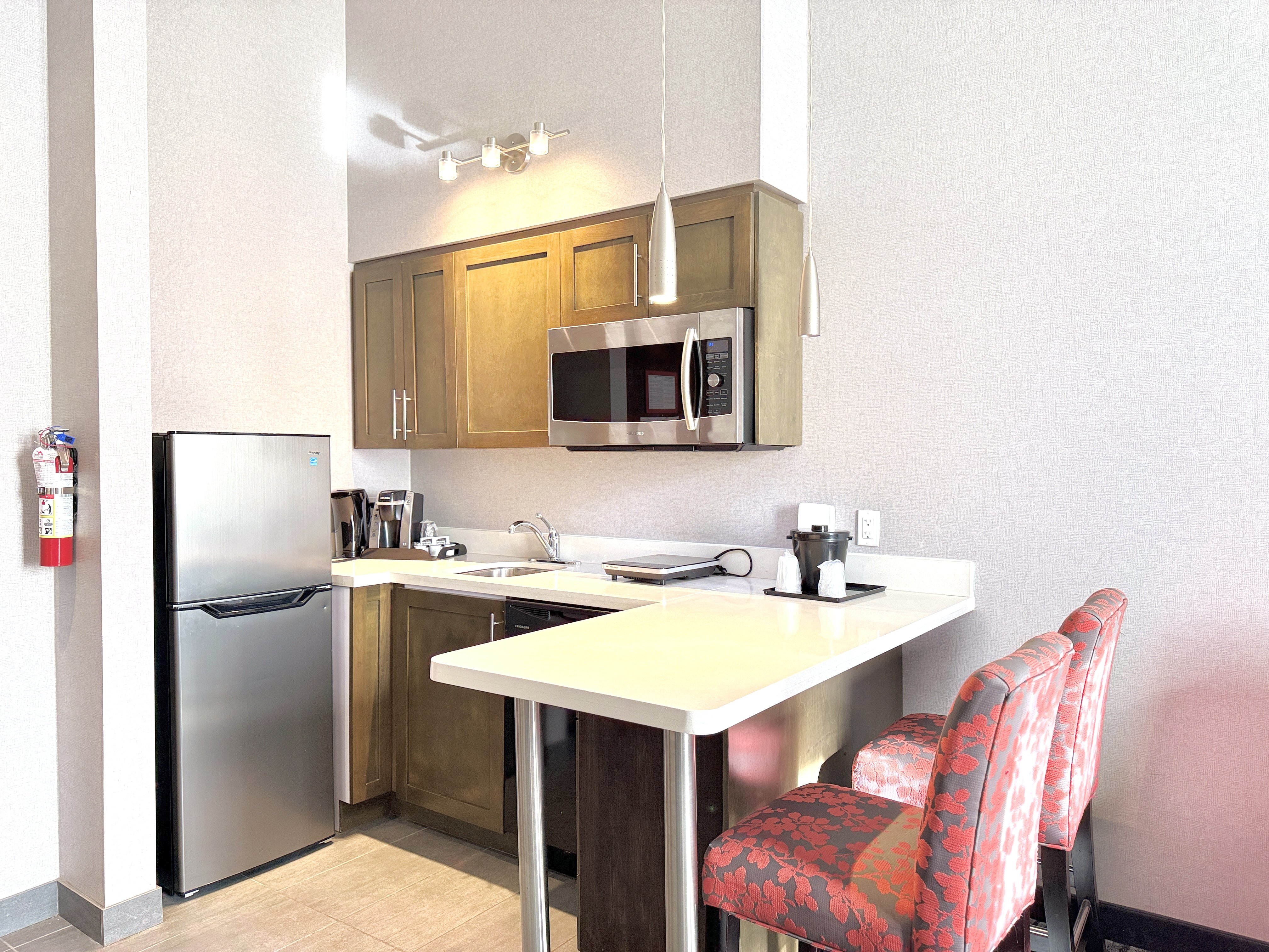 Holiday Inn Express Suites Riverport 69/76