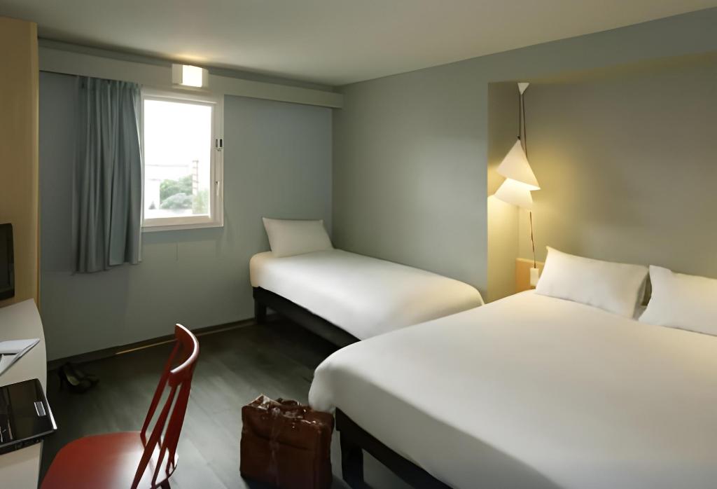 Standard, 1 Double and 1 Single Bed