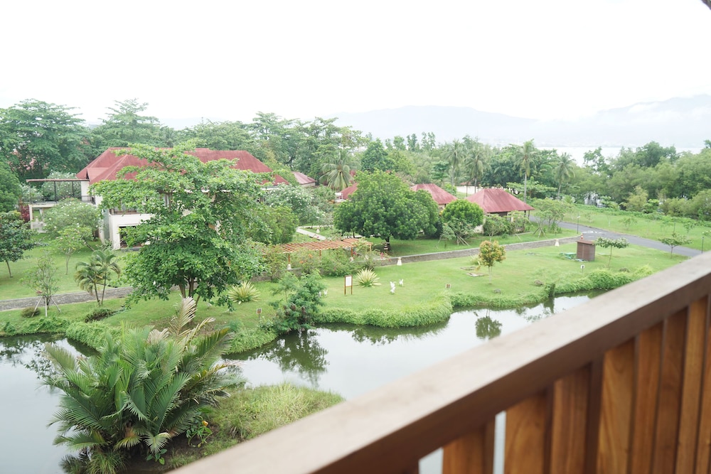 Nusantara Diving Centre Resort Spa 68/73