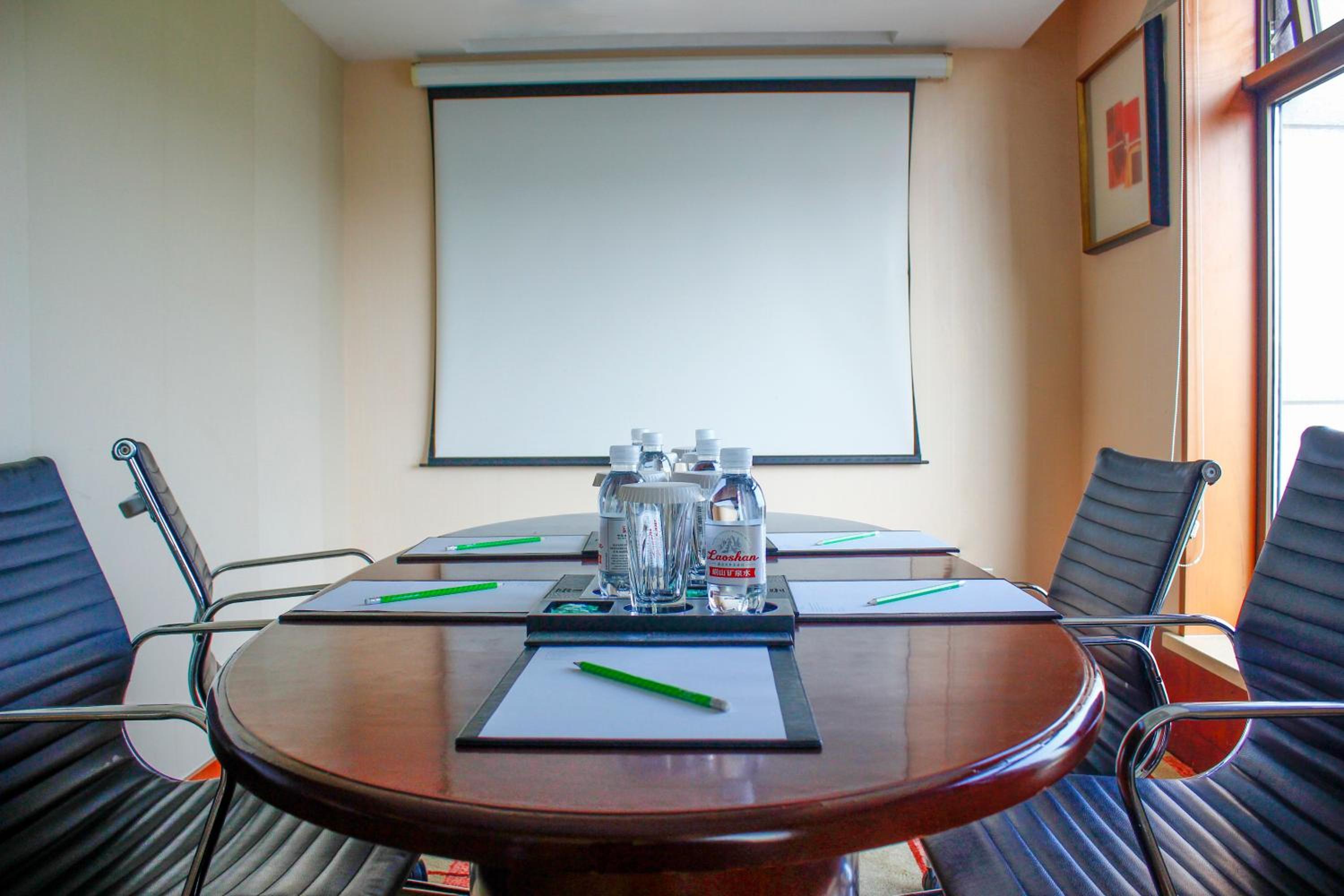 Holiday Inn Qingdao Parkview 38/49