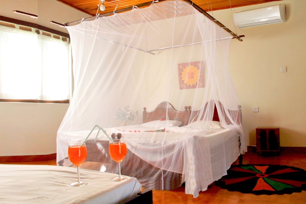 Nilaveli Crystal Blue Hotel 6/26