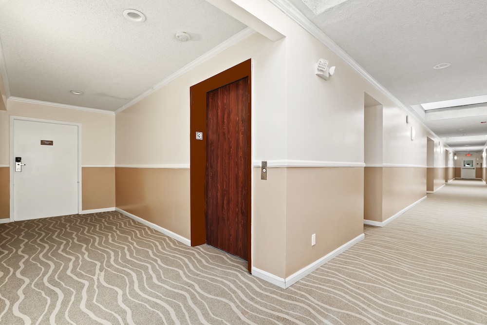 Brookhurst Plaza Inn 18/39