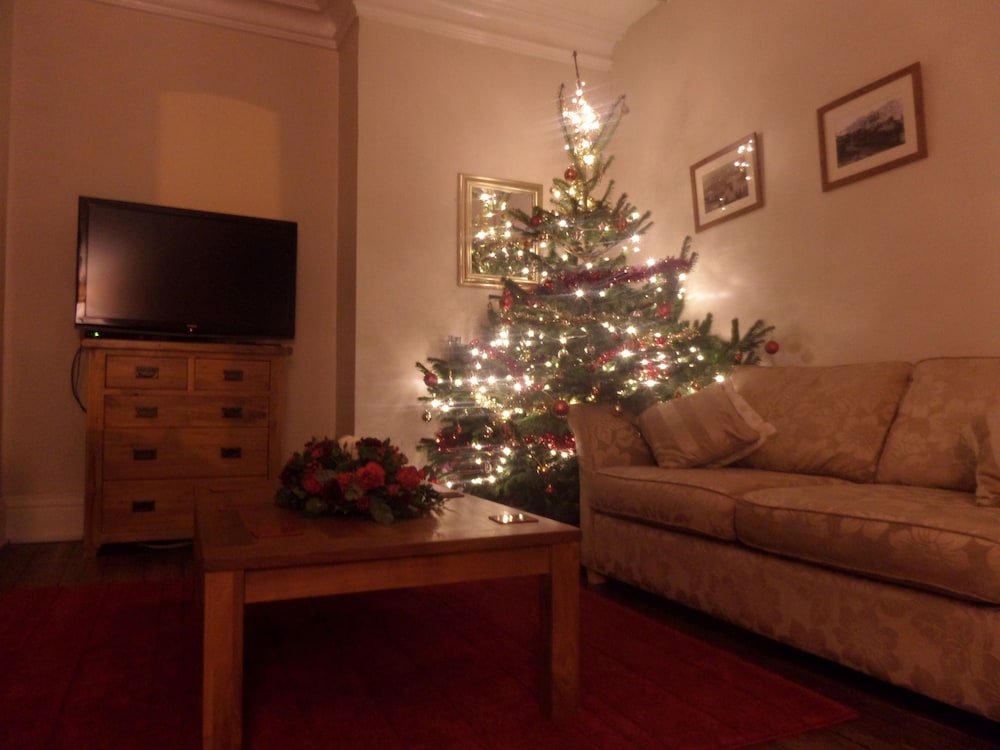 Broomfield House 36/50