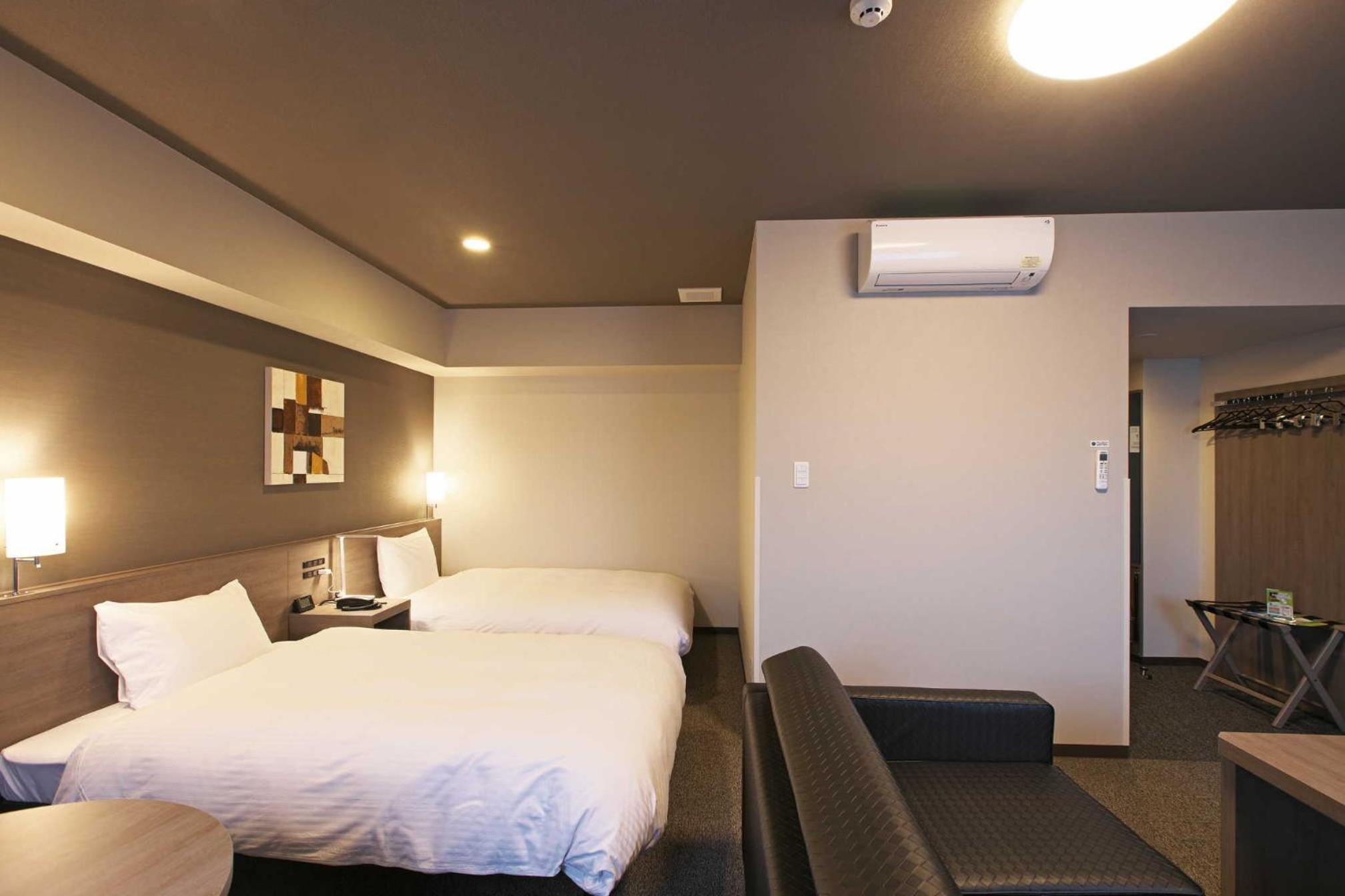 Deluxe, Twin Beds, Sofa