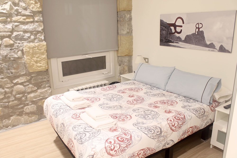 DELUXE, DOUBLE BED