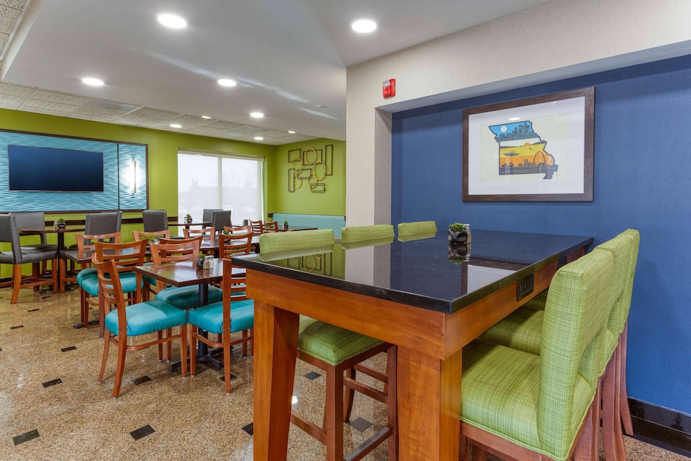 Heritage Inn & Suites St. Louis/Fenton, Trademark by Wyndham 48/60