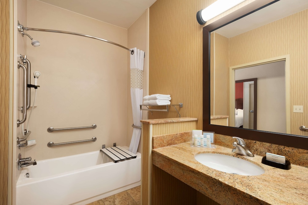 Hampton Inn Battle Creek 11/34