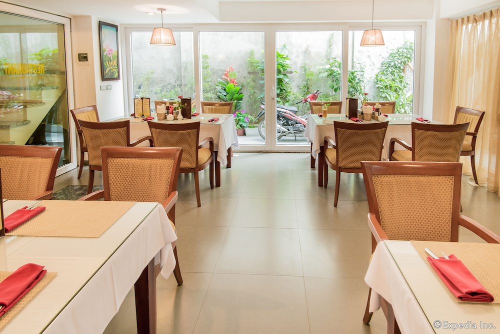 Golden Sun Villa Hotel 61/73