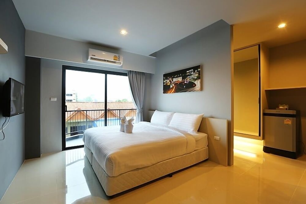 STUDIO, BALCONY