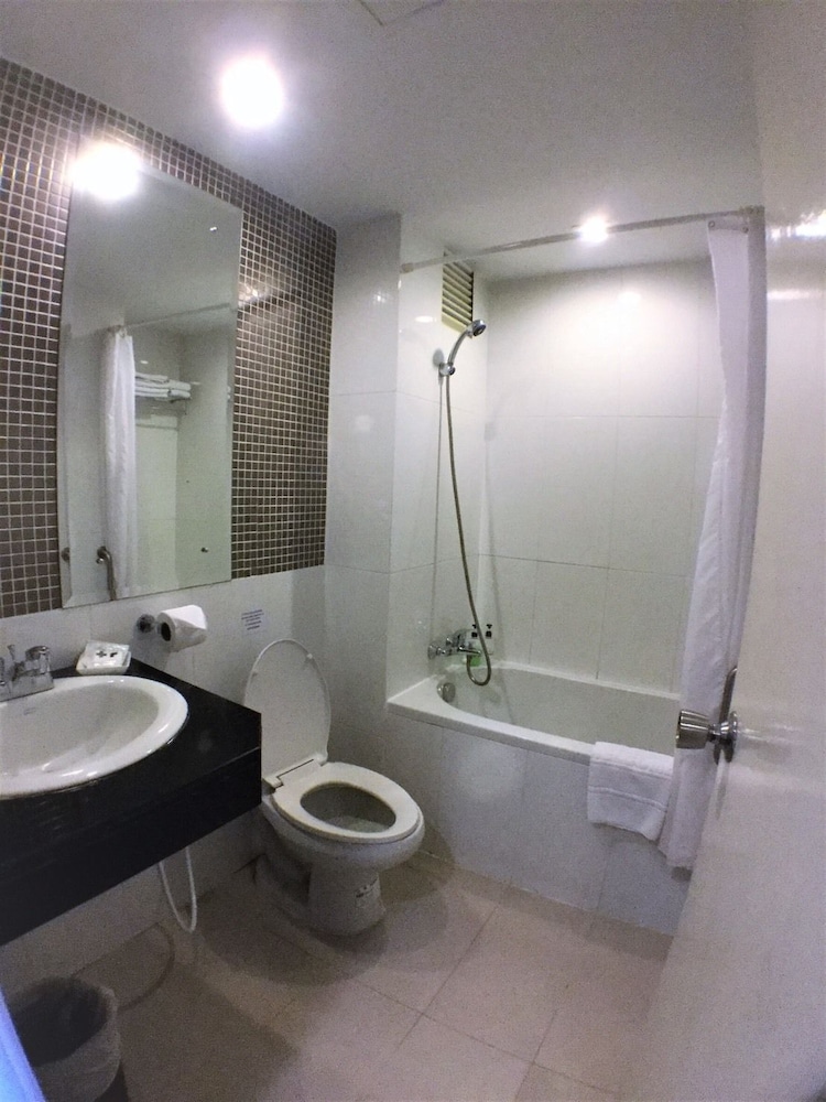Holiday Garden Hotel And Resort 45/49