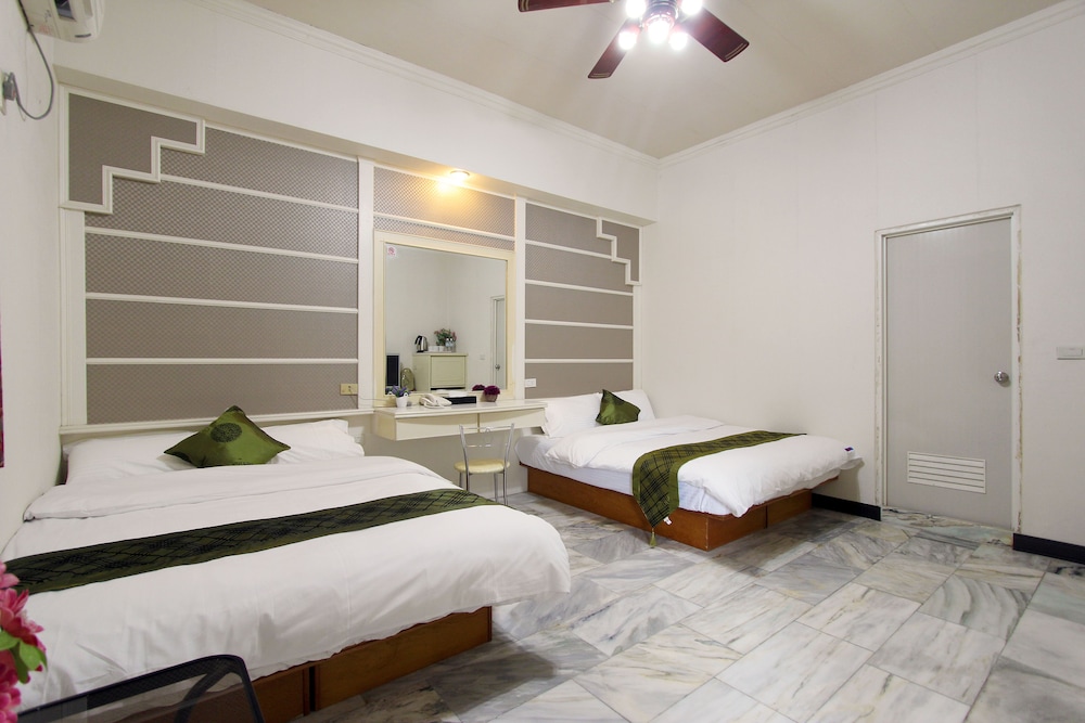 Tau Tau Chu Hotel 42/66
