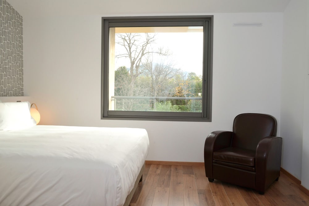Hotel 96 10/50