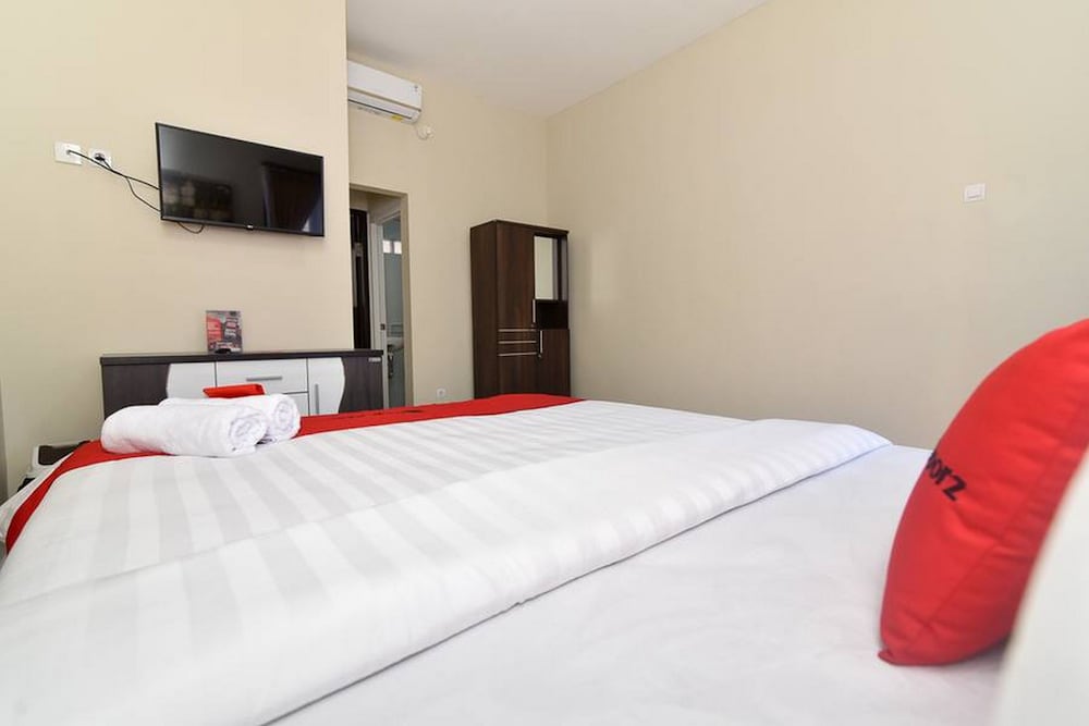 Reddoorz Plus Near Jalan Imam Bonjol Denpasar 8/28