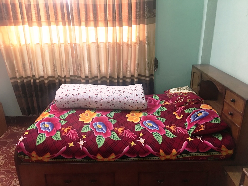 Sara's Backpackers Hotel 15/74