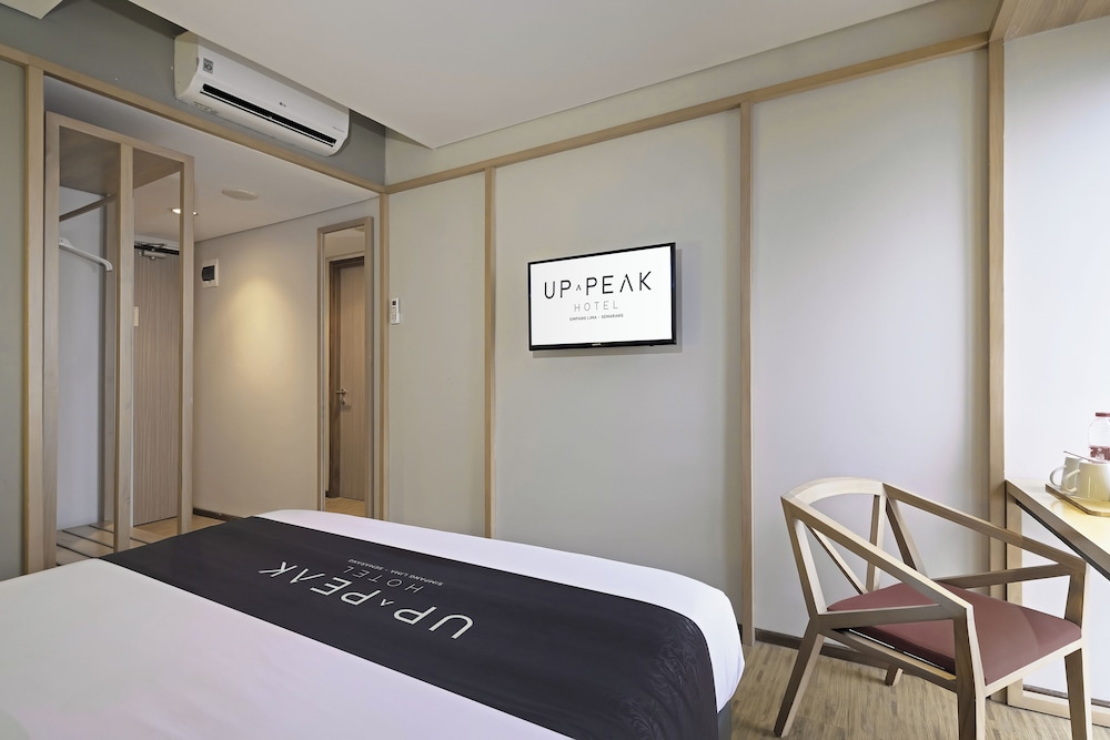 Up-Peak Hotel Simpang Lima Semarang Powered by Archipelago 14/33