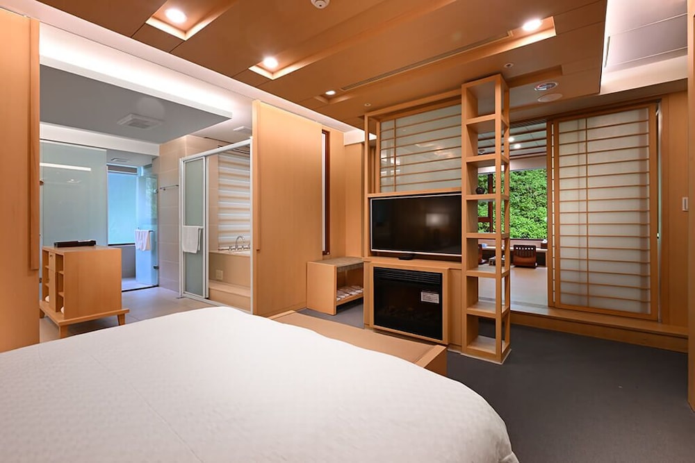 Executive, Suite, King Bed, 2 Trundle Beds, Modern Building