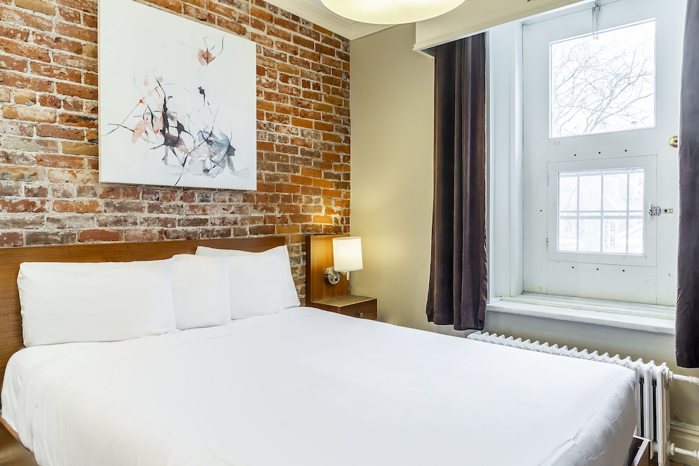 Acadia Hotel 16/39