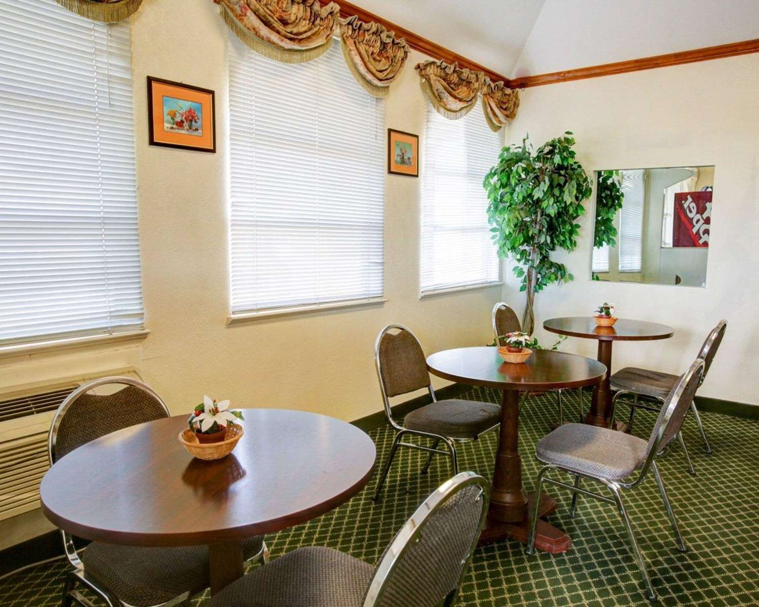 Econo Lodge Temple, TX 24/31