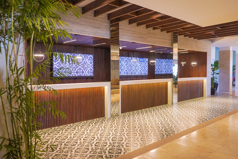 Oceano Palace Beach Hotel 7/50