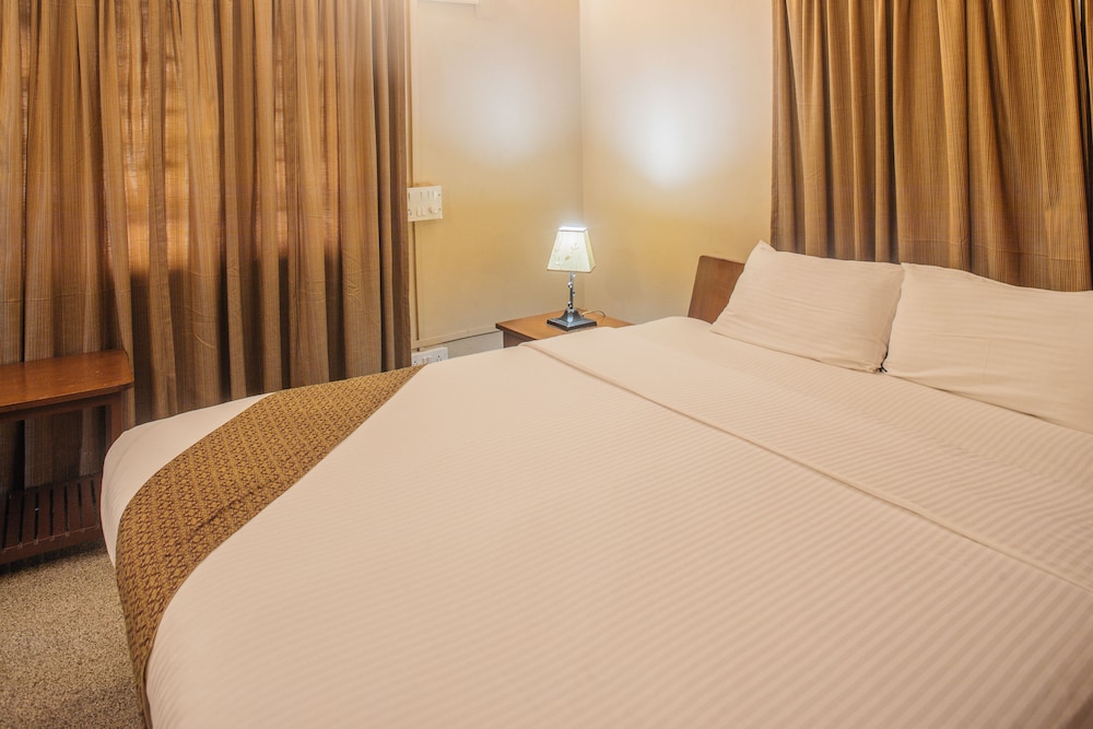 HANU REDDY RESIDENCES - WALLACE GARDEN 13/50