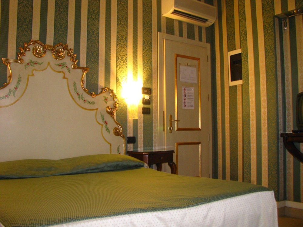 BELLE EPOQUE 10/36