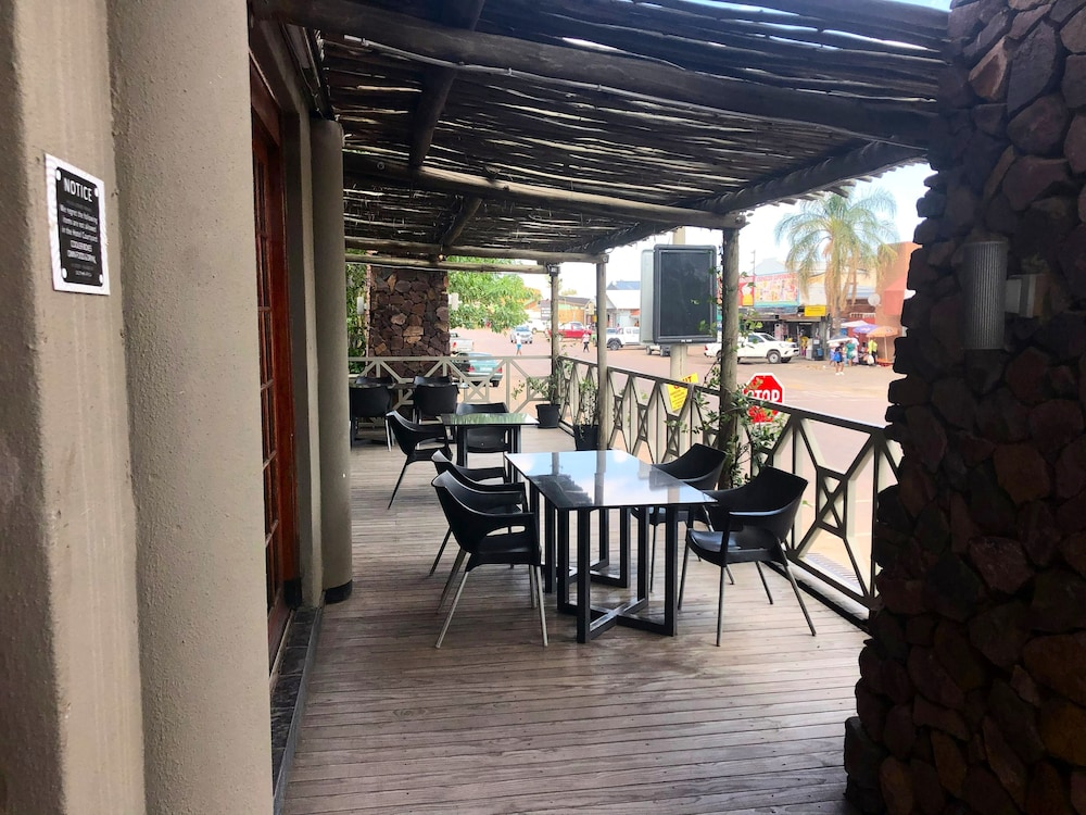 Elephant Springs Hotel &amp; Cabanas 71/80