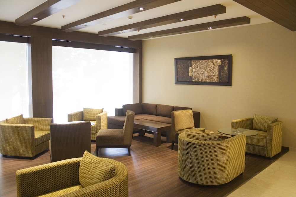 Shervani Nehru Palace Hotel 28/38