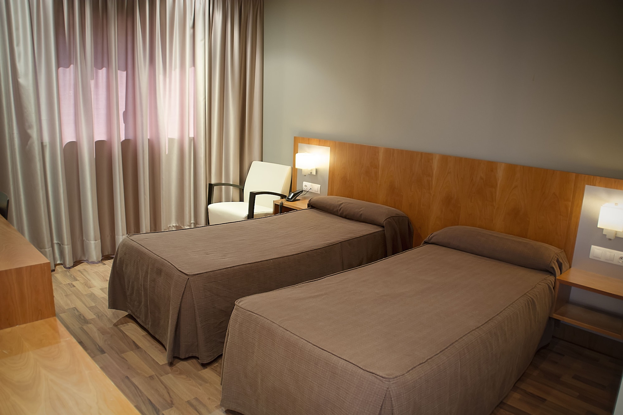 ROOM, SINGLE, DOUBLE BED