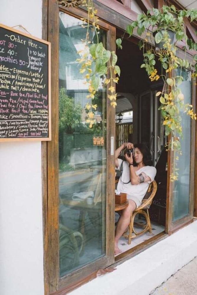 Past Tense Hostel 12/50