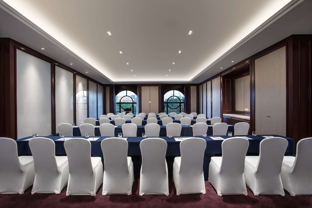 Radisson Blu Forest Manor Shanghai Hongqiao 54/64