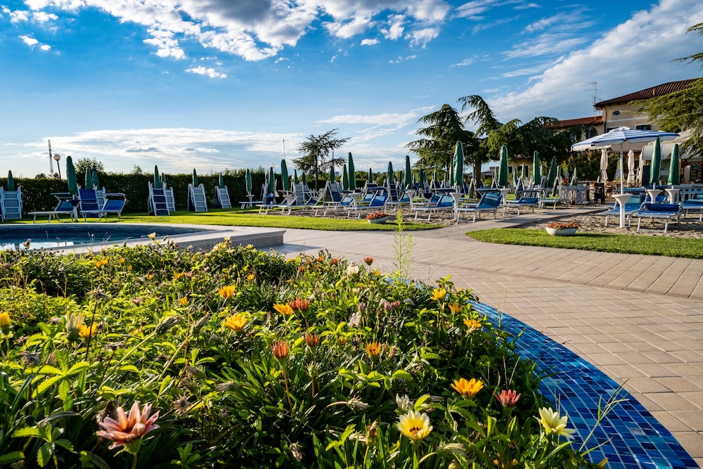 Hotel Villa Sara 47/60