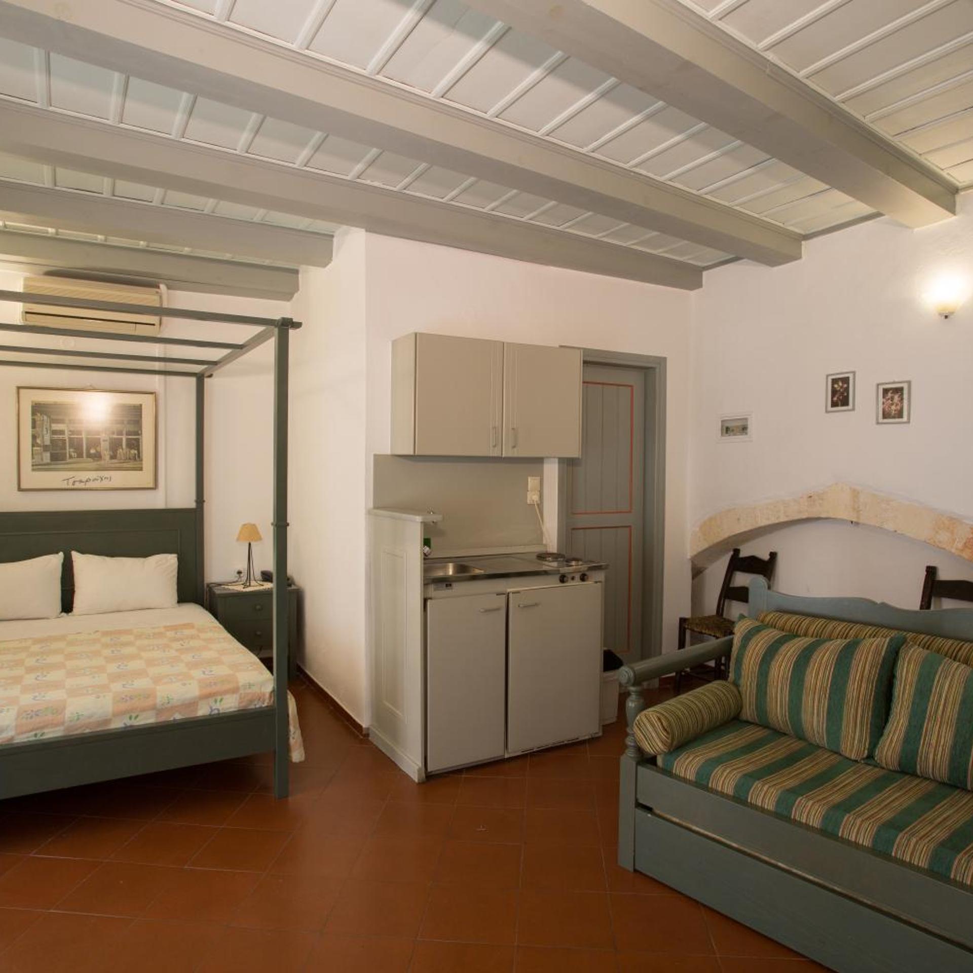 Nostos Hotel 26/81
