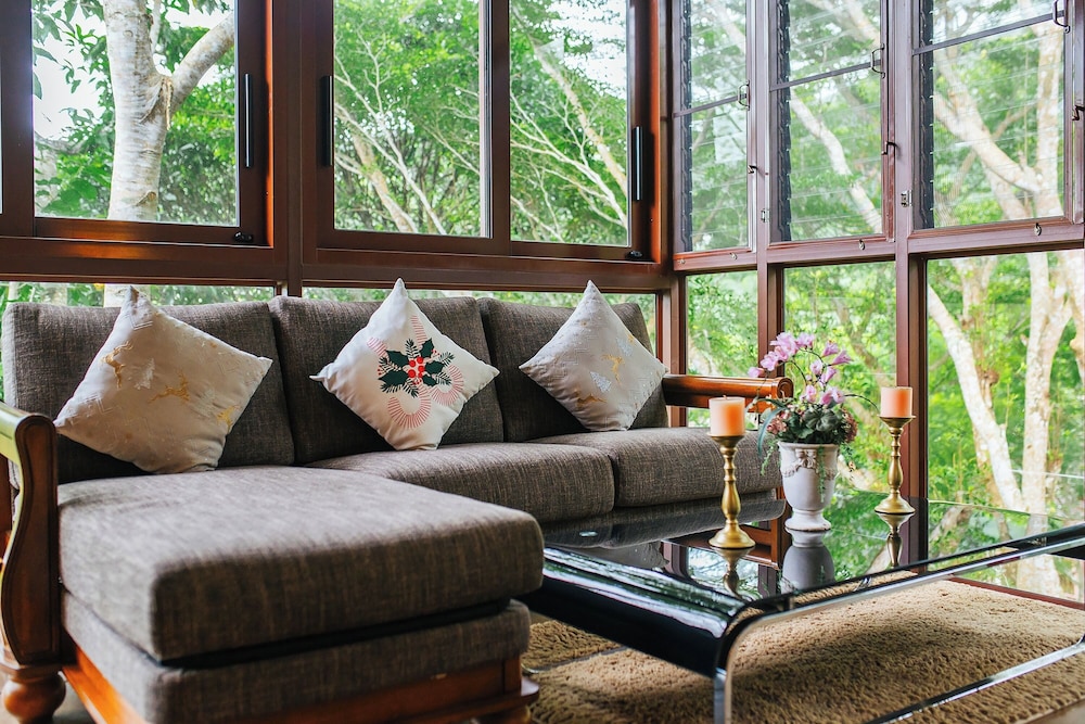 Thai Modern Resort and Spa 63/83