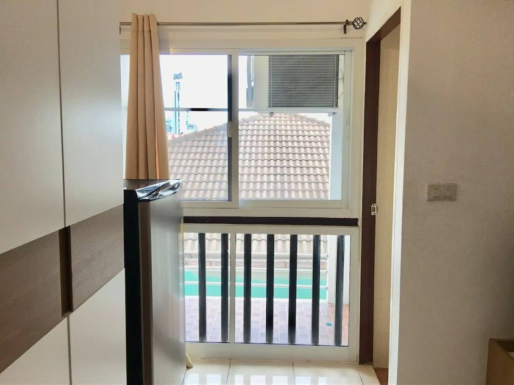 Capital O 411 Grandview Condo 15 57/58