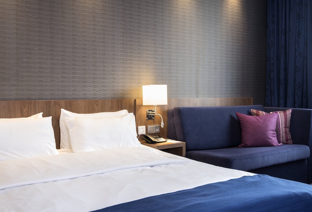 Holiday Inn Express Friedrichshafen 24/76