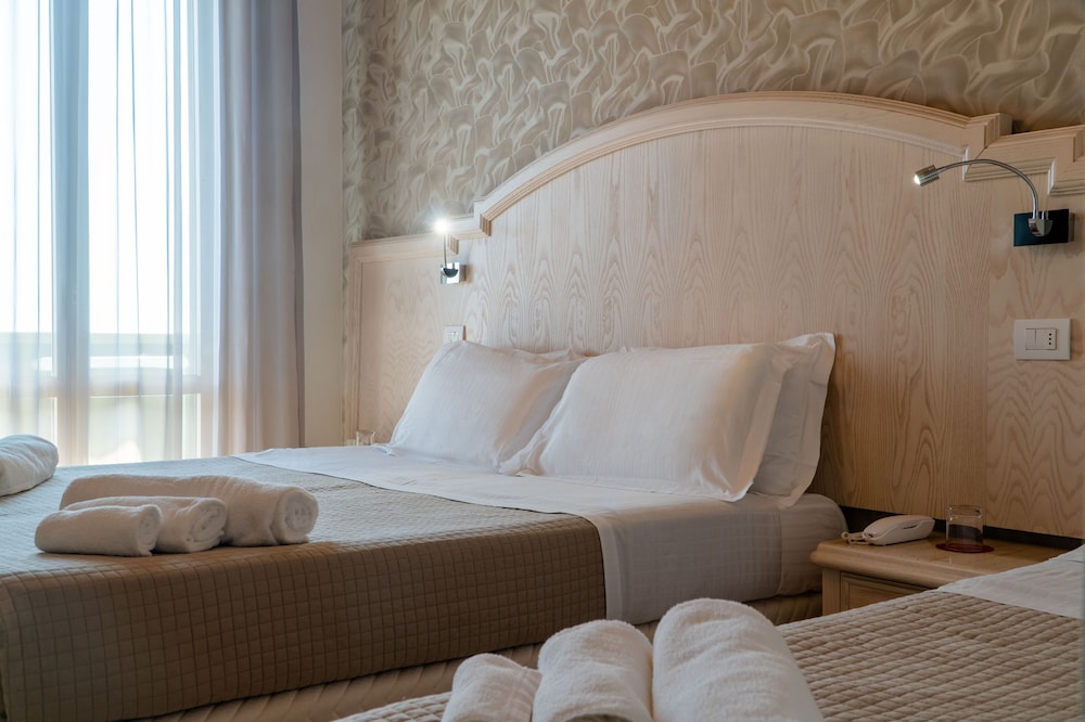 ROOM, TRIPLE, SEA VIEW